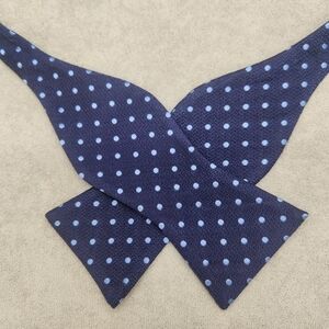Cremieux Bow Tie Men's Blue 100% silk Polka Dot Self Formal Classic New $35